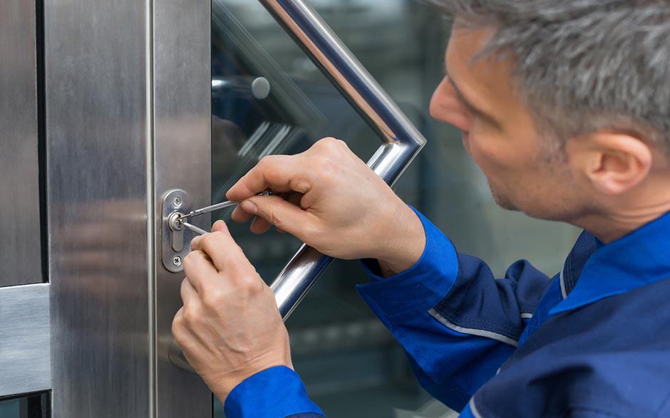 comment changer un barillet de porte fermée Salon-de-Provence