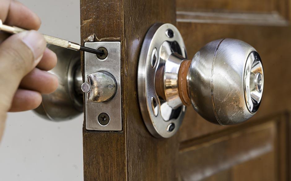comment changer un barillet de porte fermée Salon-de-Provence